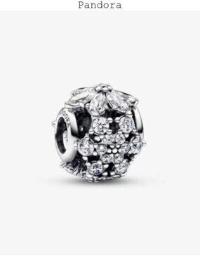 Pandora Sparkling Herbarium Cluster Round Charm